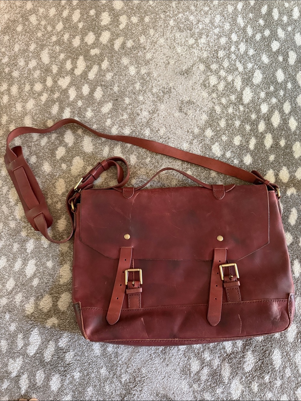 Fossil Classic Men's Soft Leather Unlined Messenger Bag in Burgundy Brown